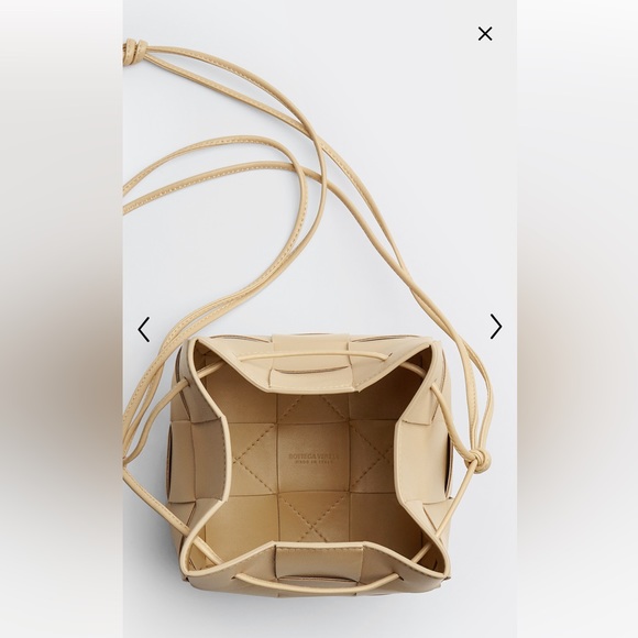 Bottega Veneta Small Cassette Cross-Body Bucket - Picture 3 of 7